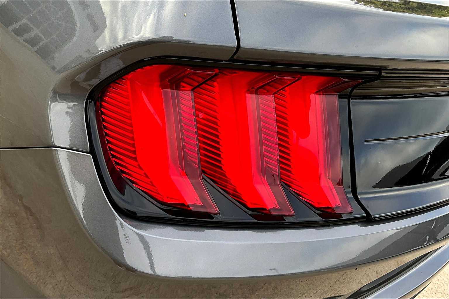 2021 Ford Mustang EcoBoost photo 27
