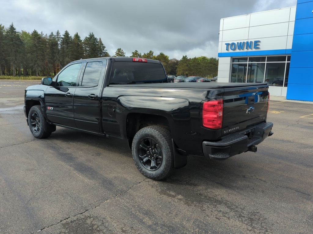 2017 Chevrolet Silverado 1500 LT photo 3