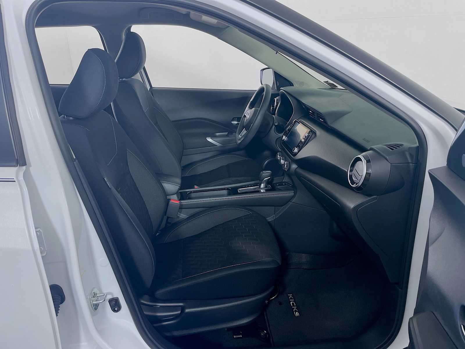 2023 Nissan Kicks SV photo 23