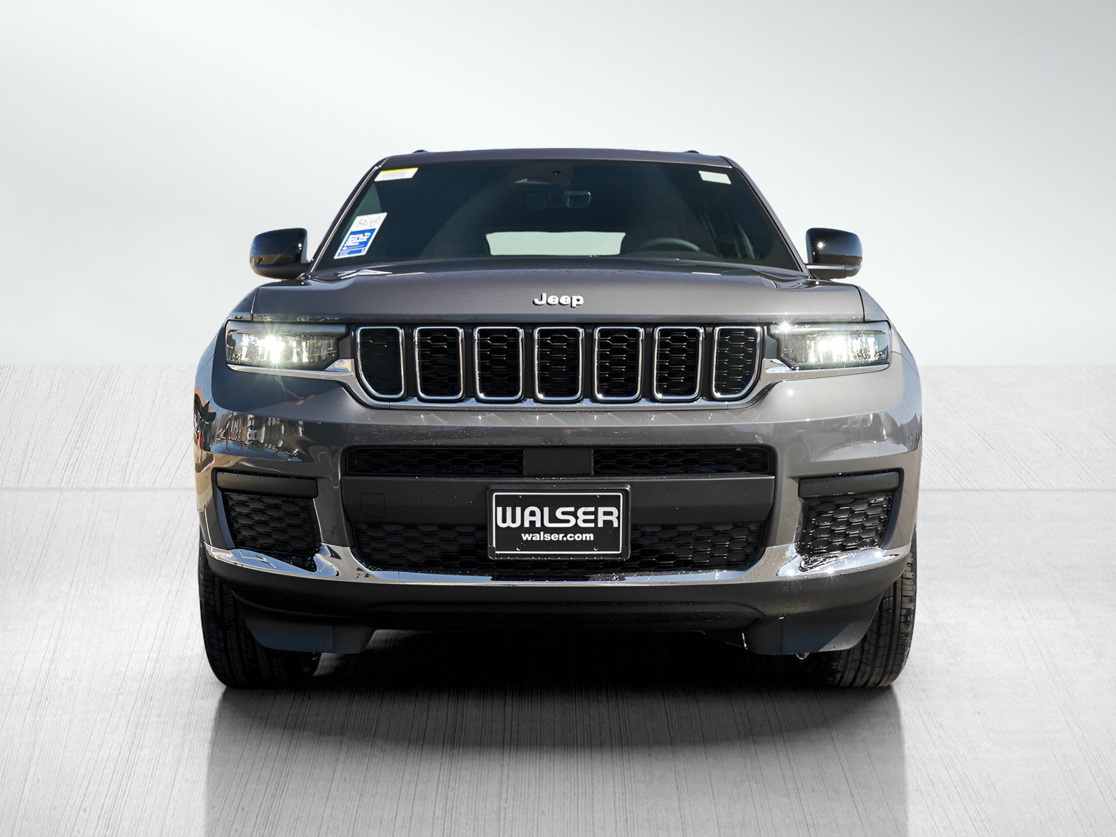 2025 Jeep Grand Cherokee Laredo photo 2