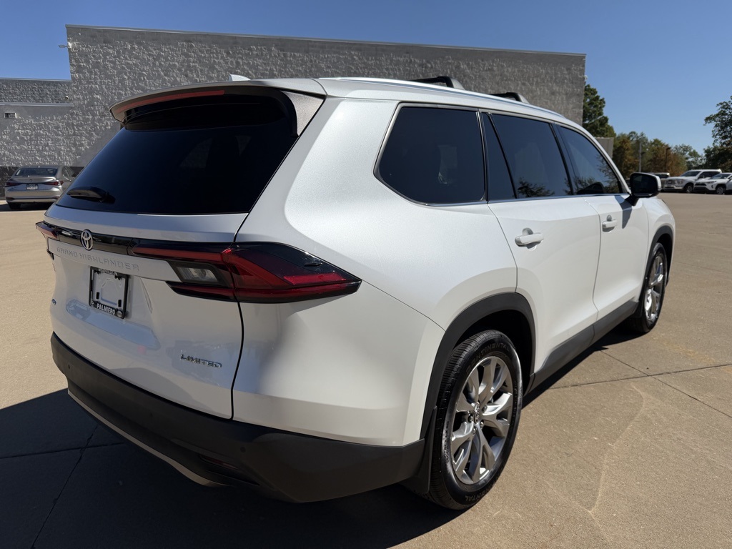 2025 Toyota Grand Highlander Limited photo 4