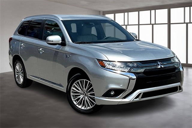 2022 Mitsubishi Outlander PHEV LE photo 13