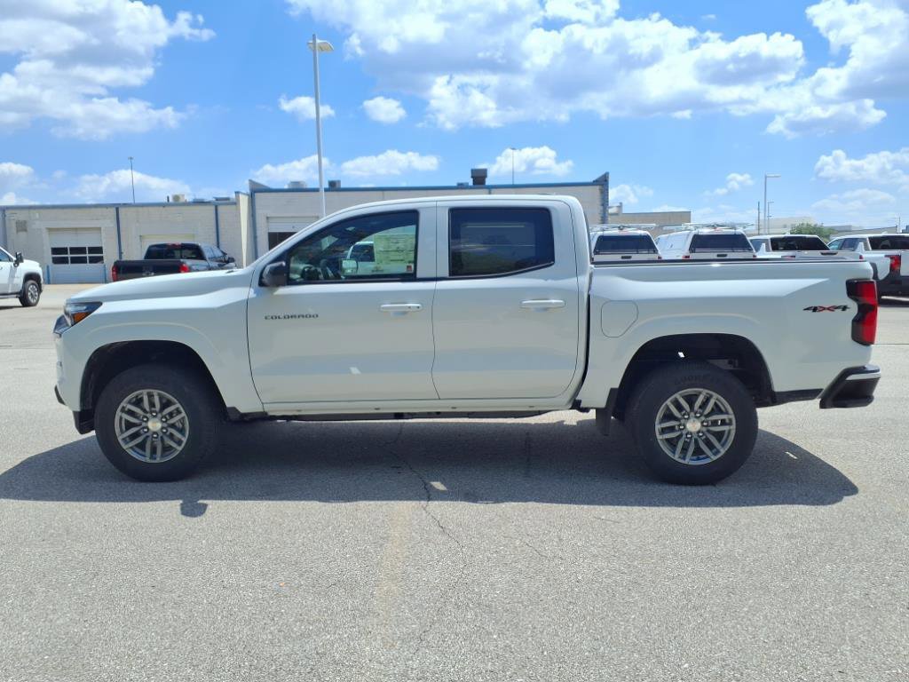 2025 Chevrolet Colorado Work Truck LT photo 3