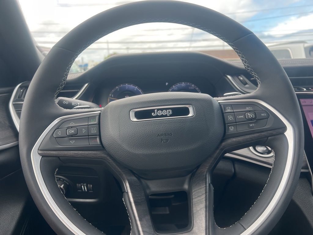 2025 Jeep Grand Cherokee Limited photo 17