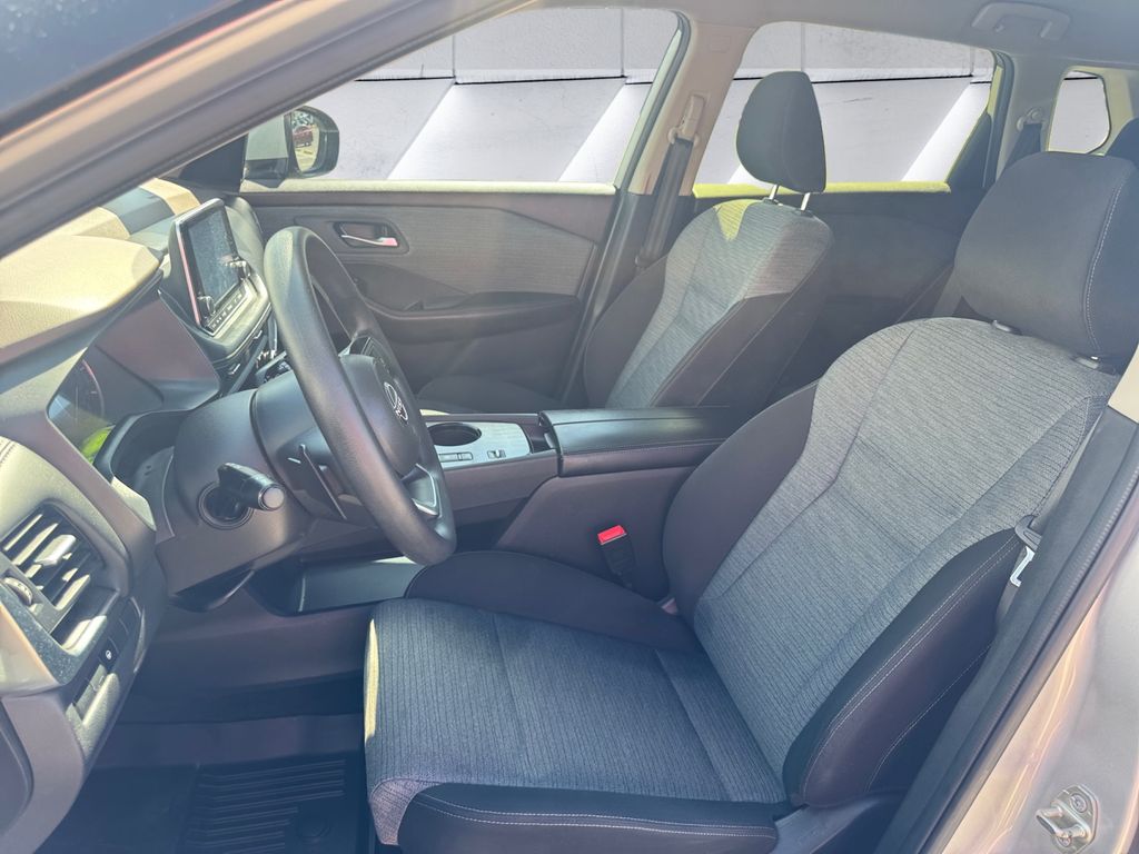 2023 Nissan Rogue SV photo 6