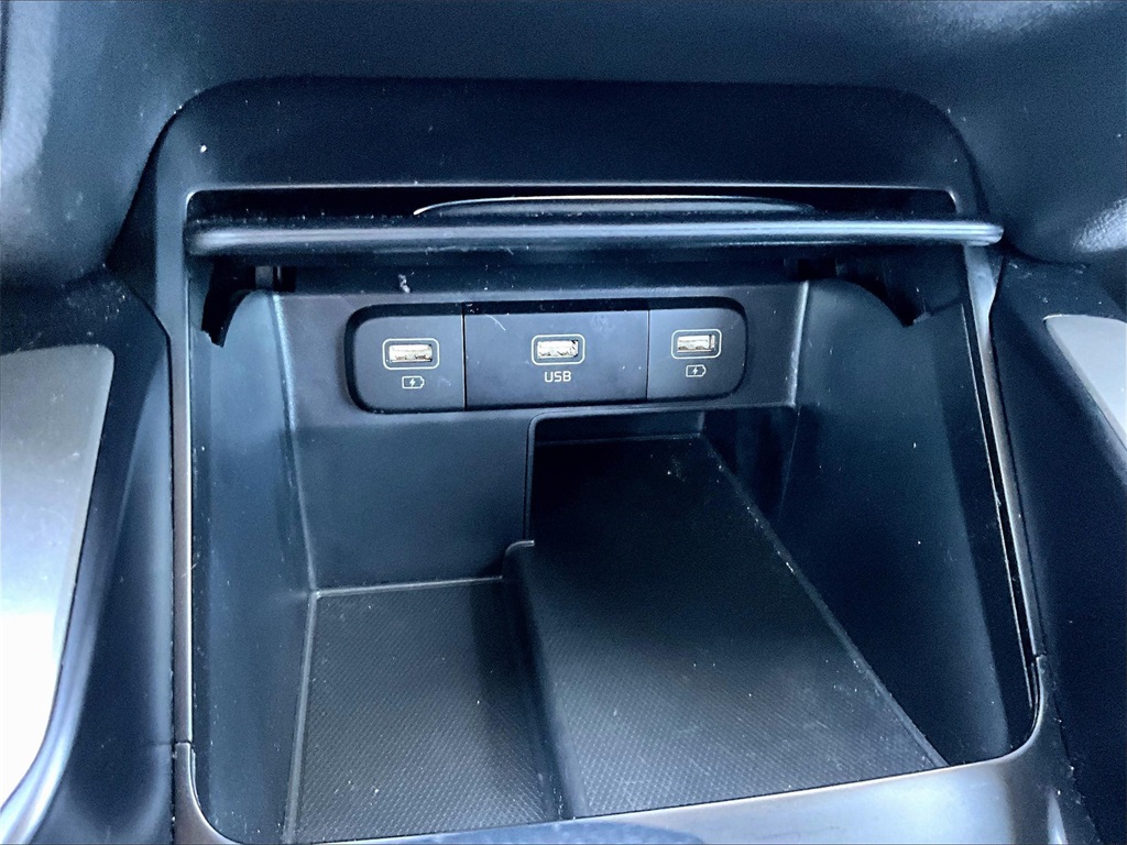 2022 Kia Sorento LX photo 27