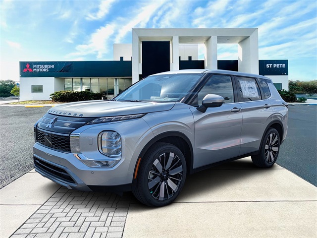 2025 Mitsubishi Outlander SE's photo