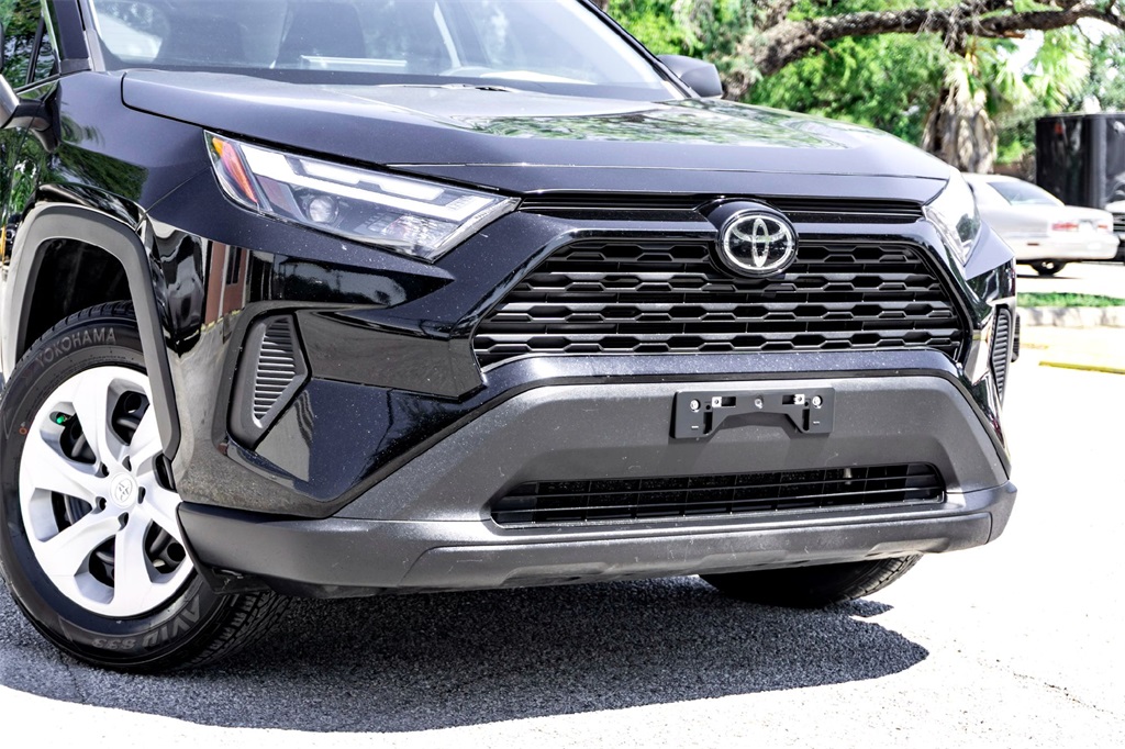 2024 Toyota RAV4 LE photo 3
