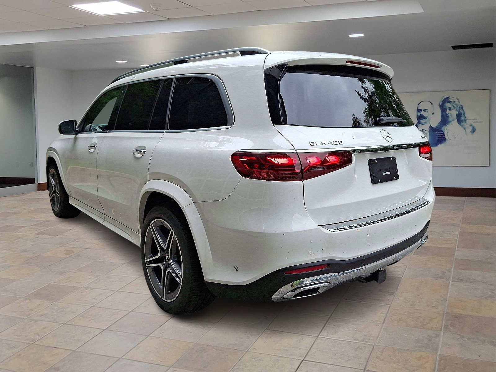 2025 Mercedes Benz GLS 450 4MATIC photo 3