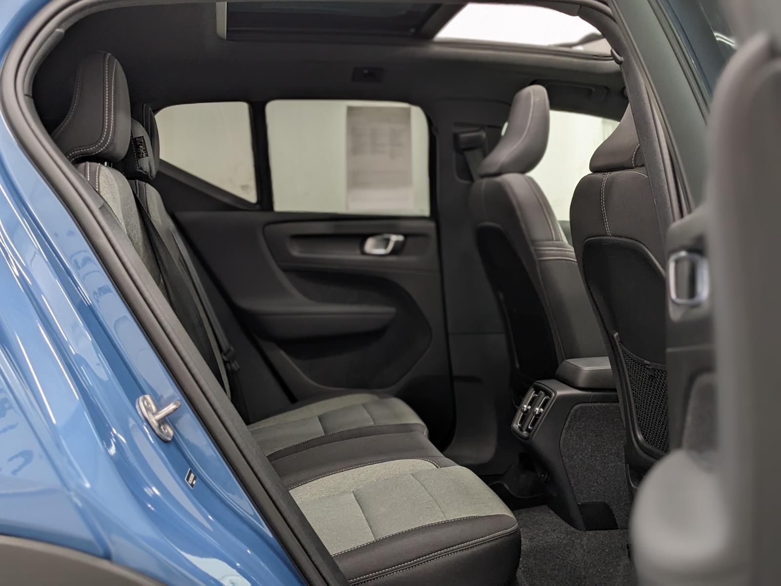 2024 Volvo XC40 Core photo 22