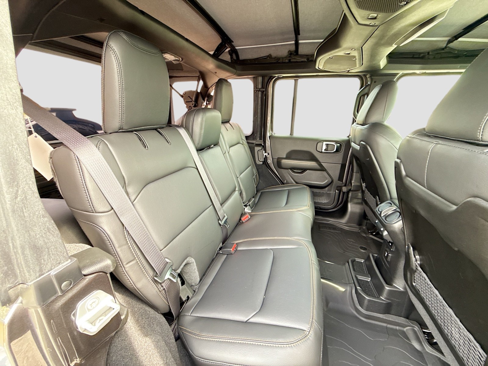 2025 Jeep Wrangler Sahara photo 25