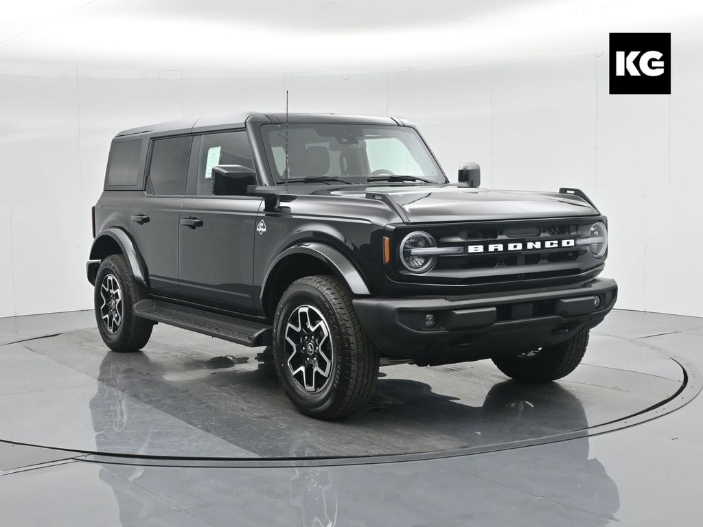 2025 Ford Bronco 4-Door Outer Banks's photo