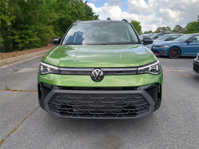 2025 Volkswagen Taos SE photo 2