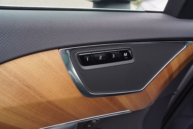 2024 Volvo XC90 B5 Plus photo 25