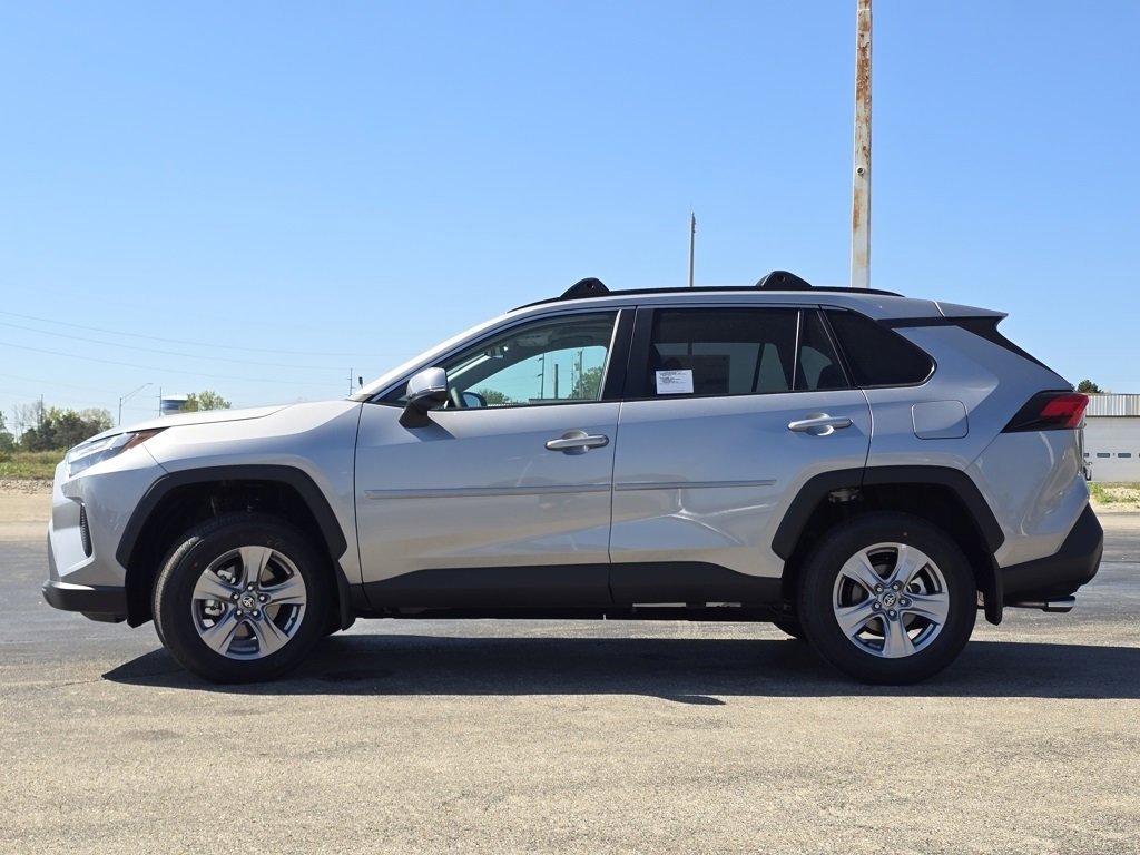 2025 Toyota RAV4 XLE photo 17