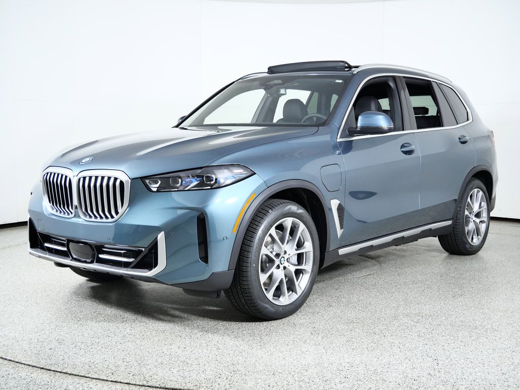 2026 BMW X5 50e's photo