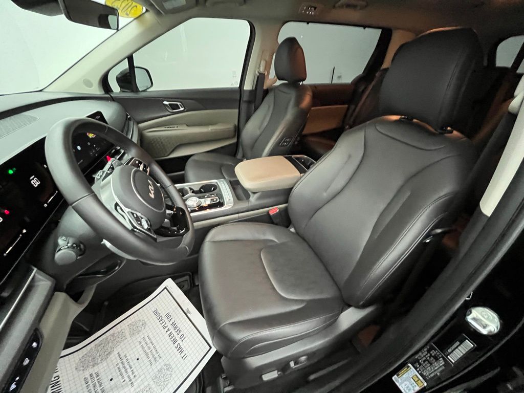 2025 Kia Carnival EX photo 26