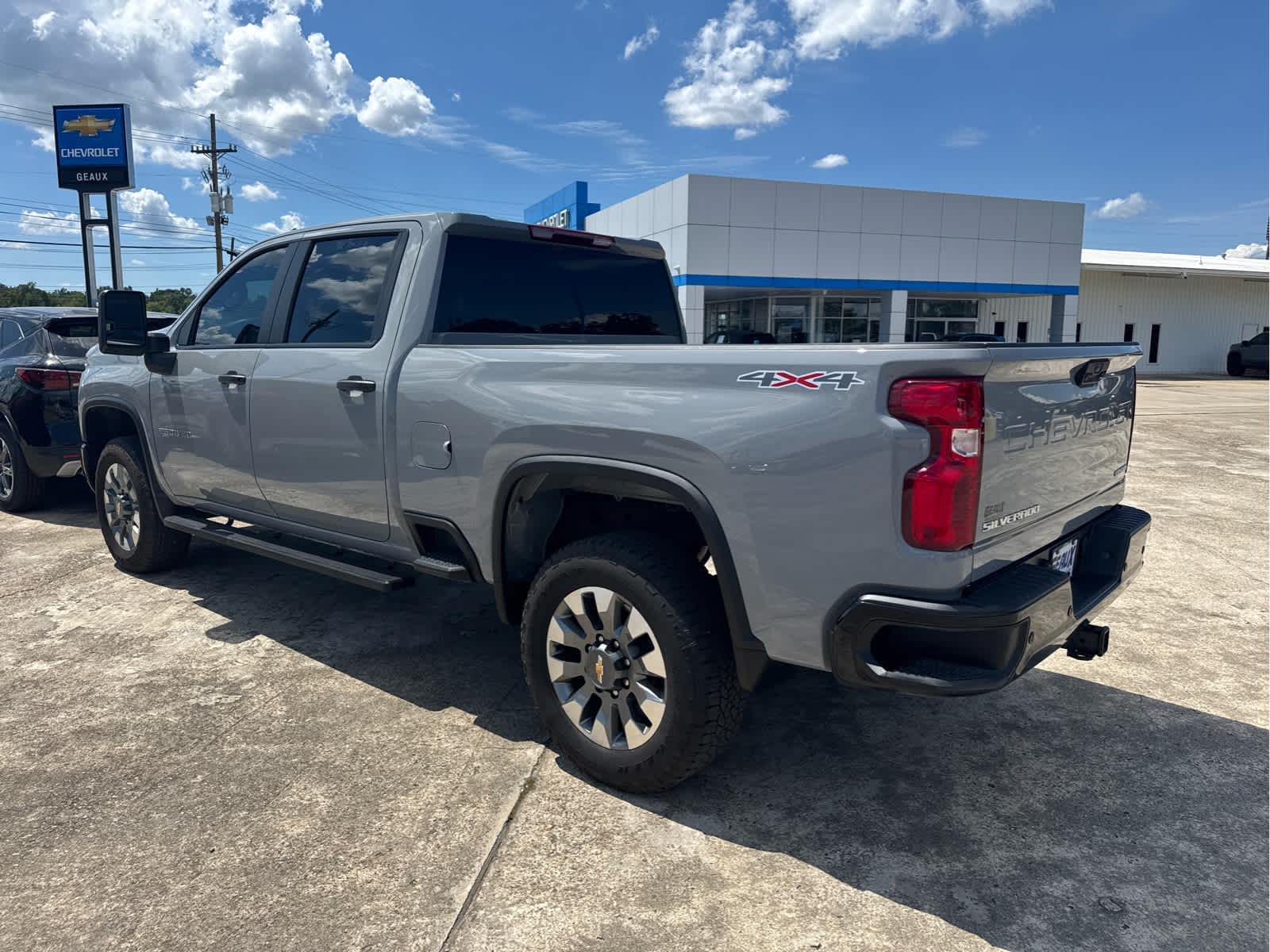 2025 Chevrolet Silverado 2500HD Custom photo 4