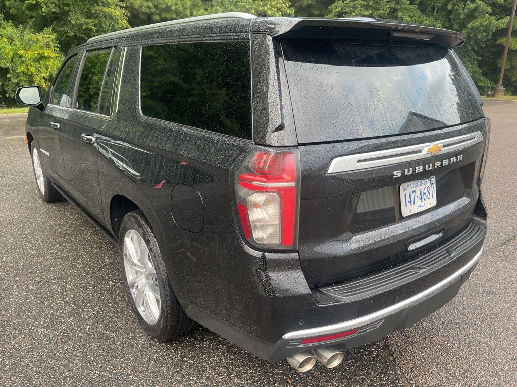 2024 Chevrolet Suburban High Country photo 3