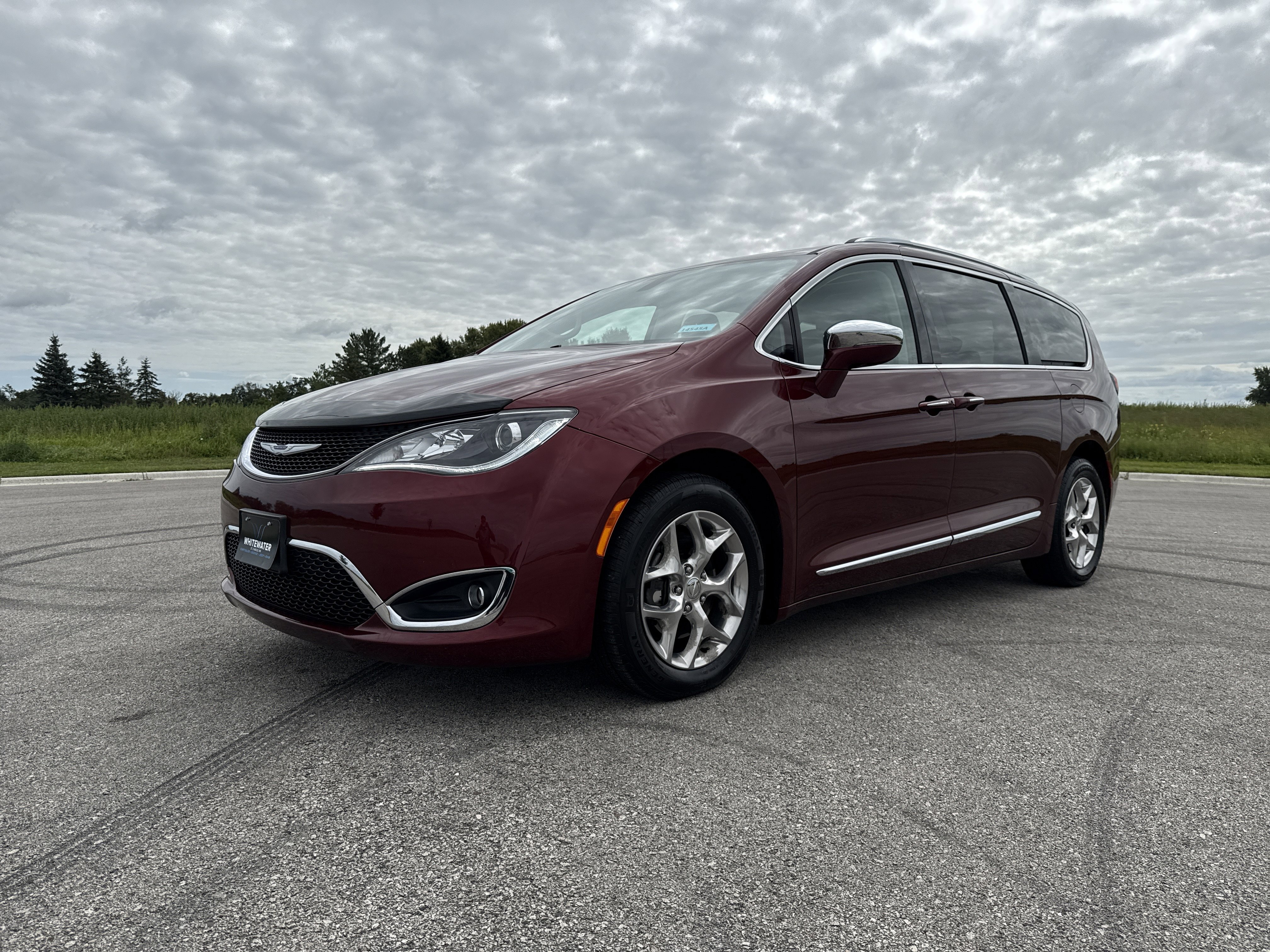 Used 2019 Chrysler Pacifica Limited with VIN 2C4RC1GG5KR551590 for sale in Saint Charles, Minnesota
