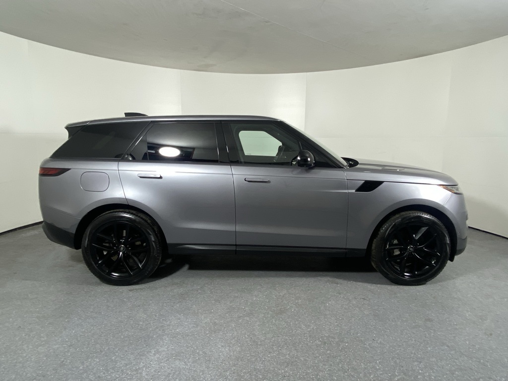 2024 Land Rover Range Rover Sport SE photo 2