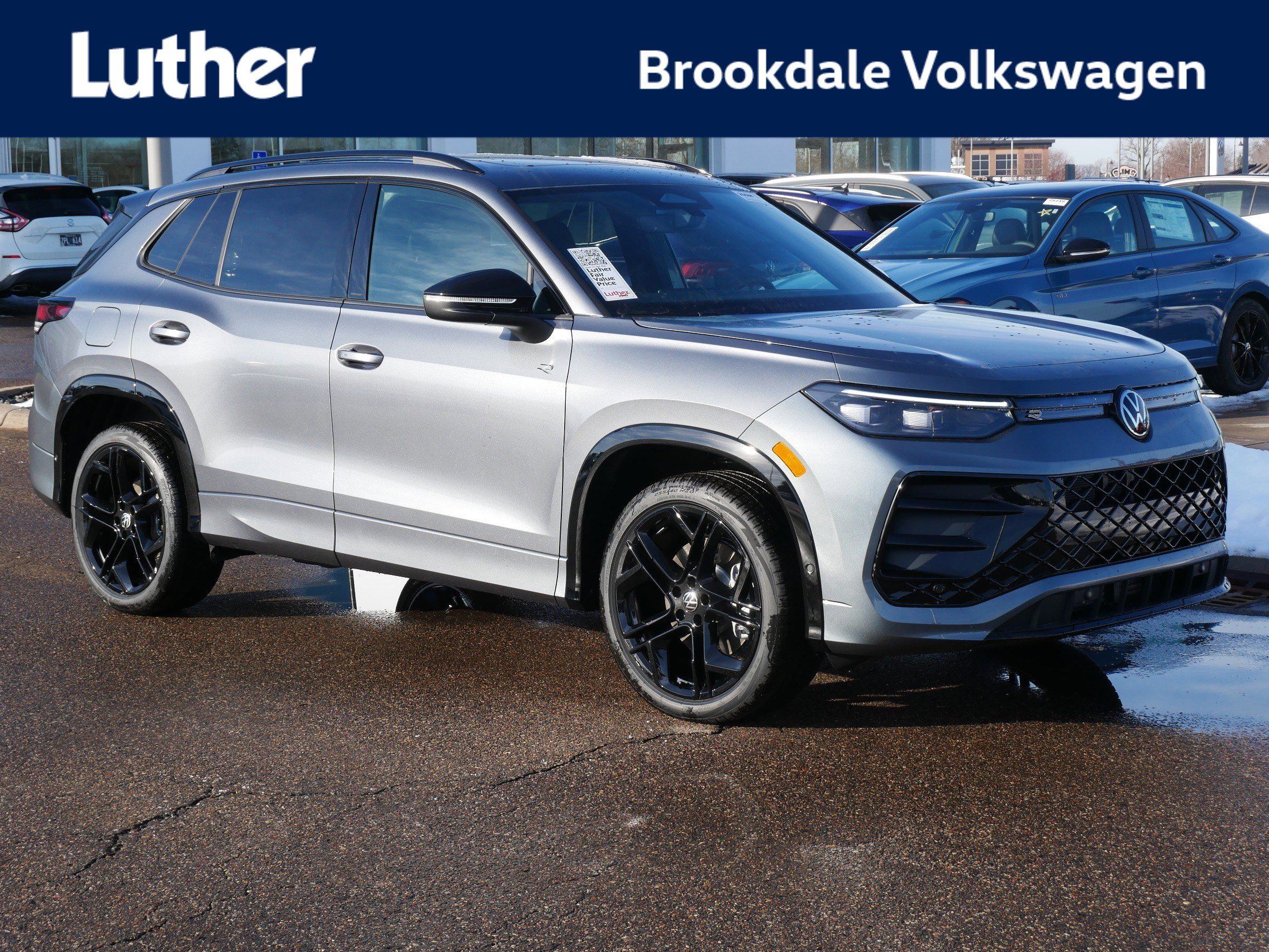 2026 Volkswagen Tiguan SE R-LINE BLACK's photo