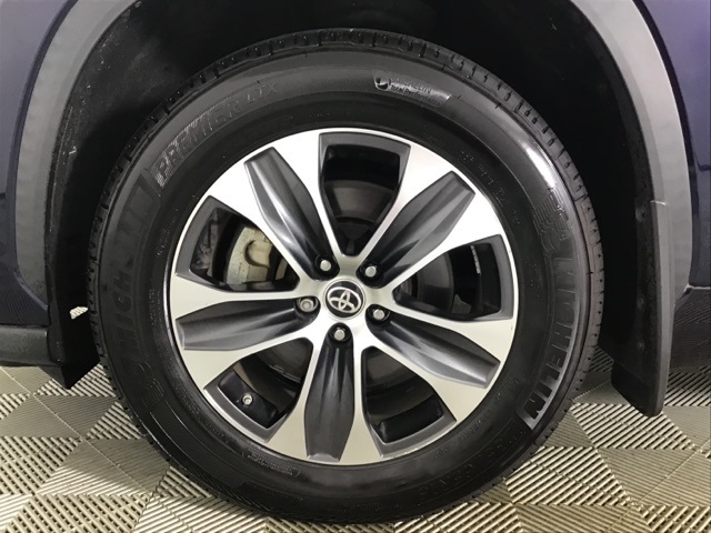 2021 Toyota Highlander XLE photo 25