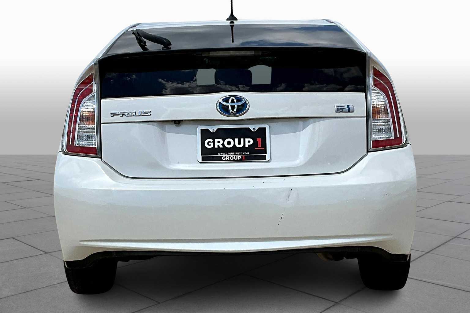 2014 Toyota Prius Two photo 4