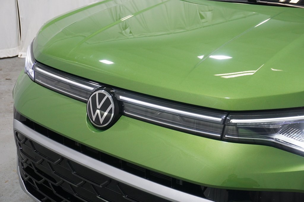 2025 Volkswagen Taos SEL photo 23