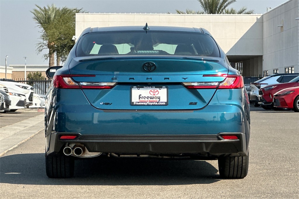 2025 Toyota Camry SE photo 5