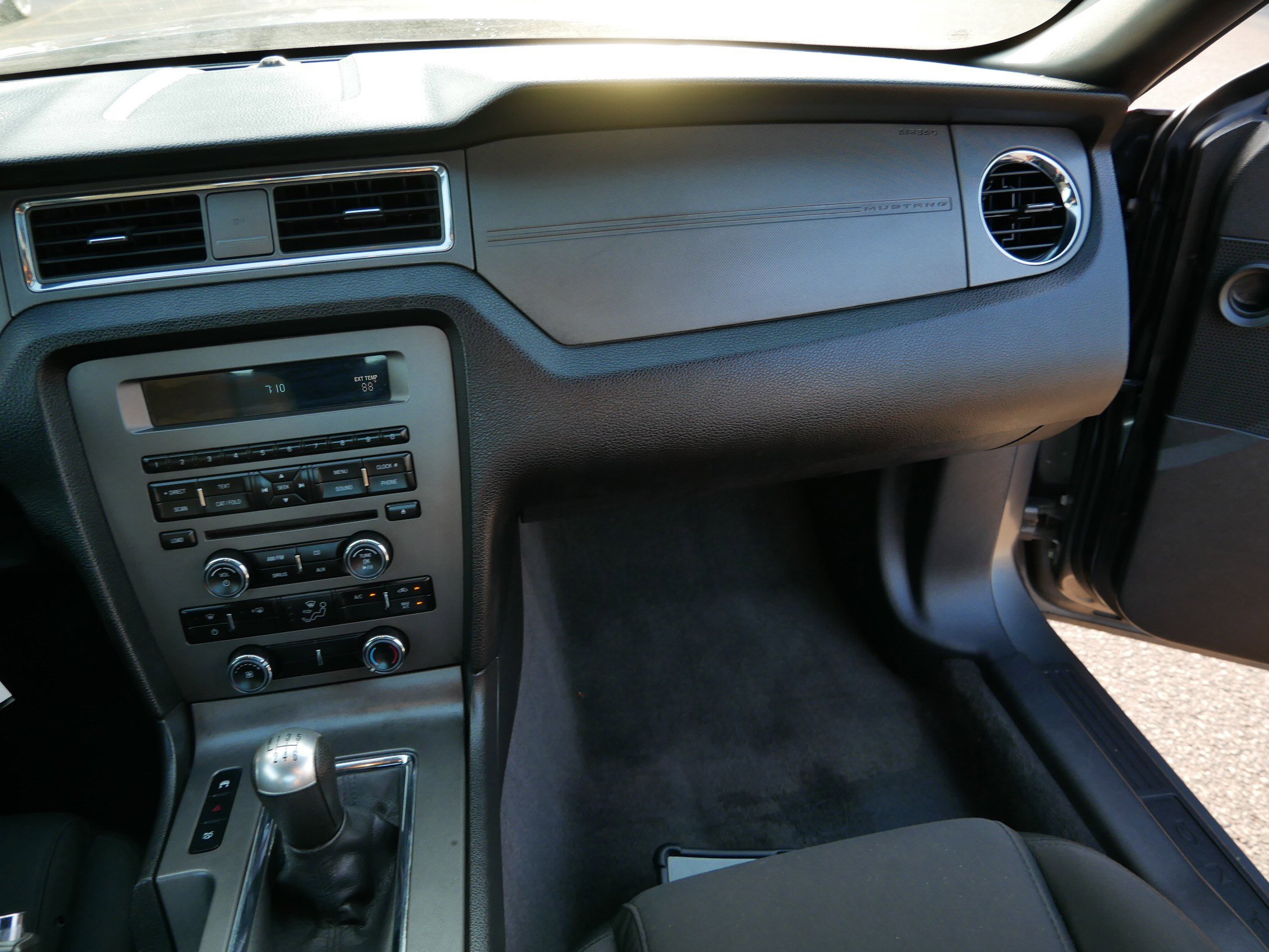 2011 Ford Mustang V6 photo 11