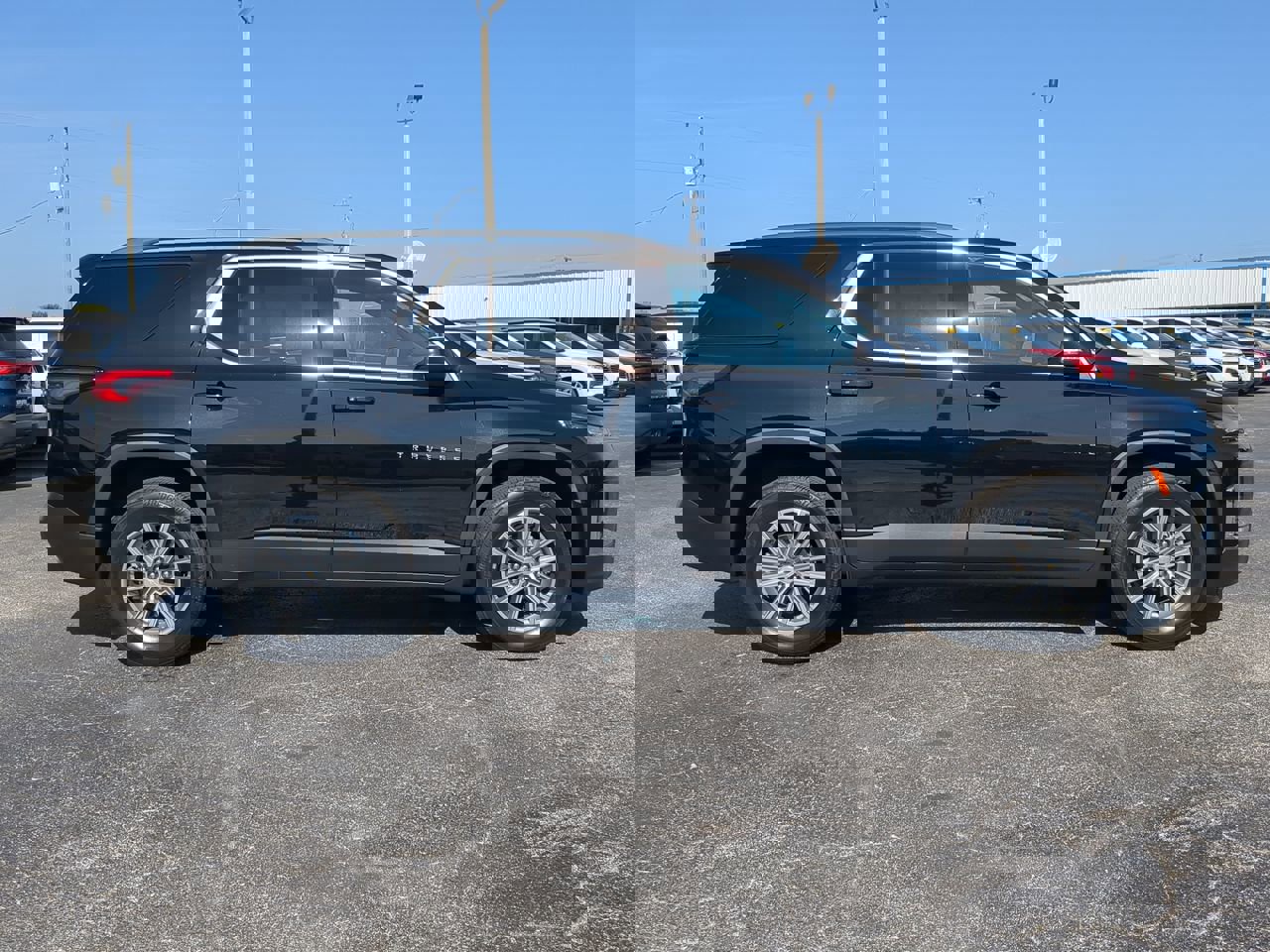 2023 Chevrolet Traverse Cloth photo 2