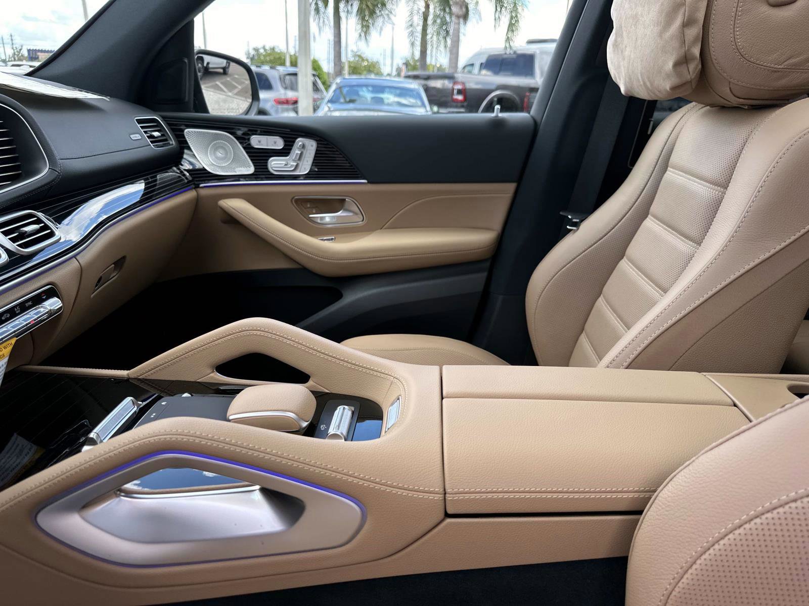 2026 Mercedes Benz GLS 580 4MATIC photo 24