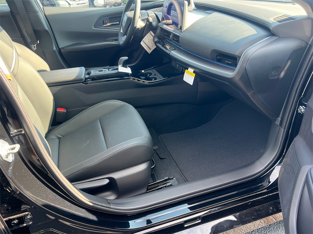 2025 Toyota Prius Limited photo 13