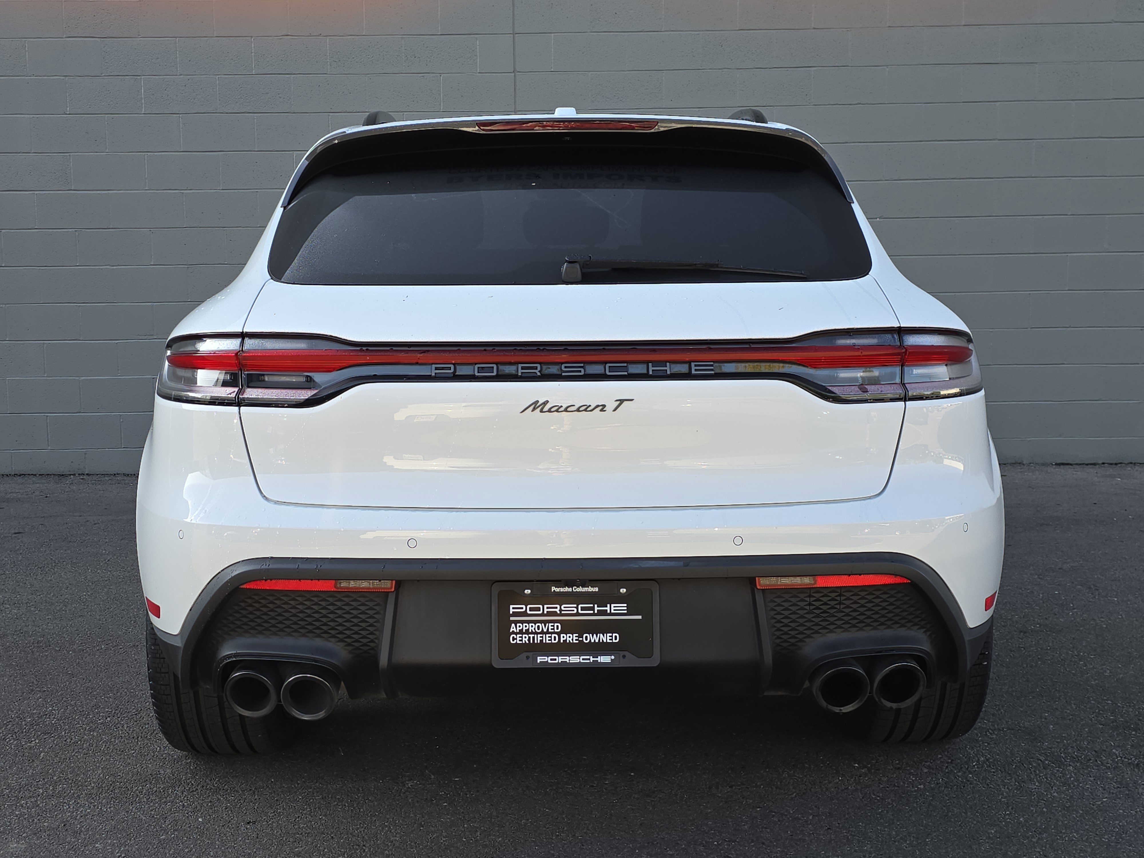 2025 Porsche Macan T photo 2