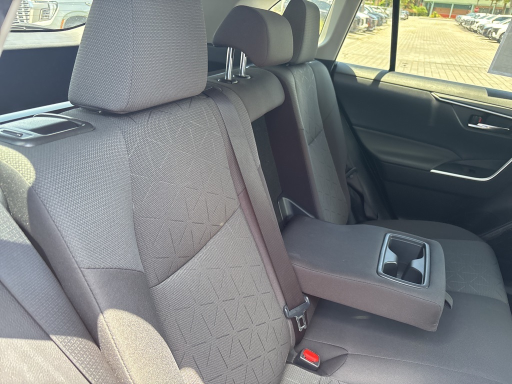 2021 Toyota RAV4 XLE photo 34