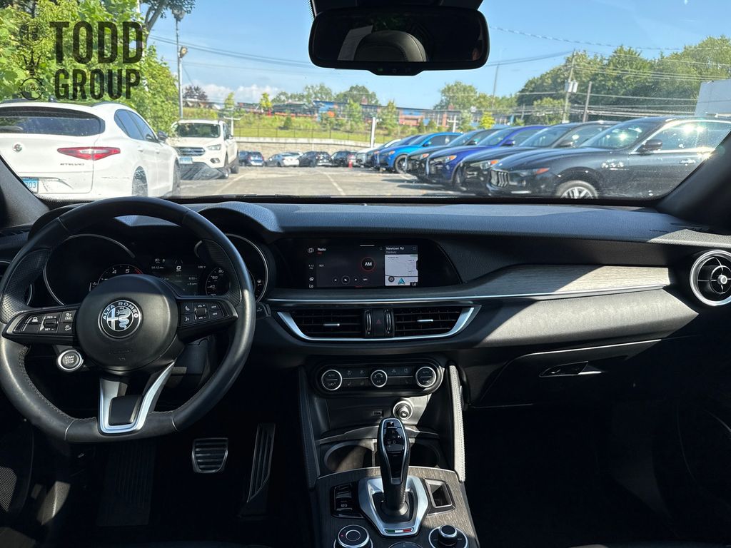 2022 Alfa Romeo Stelvio Ti photo 12