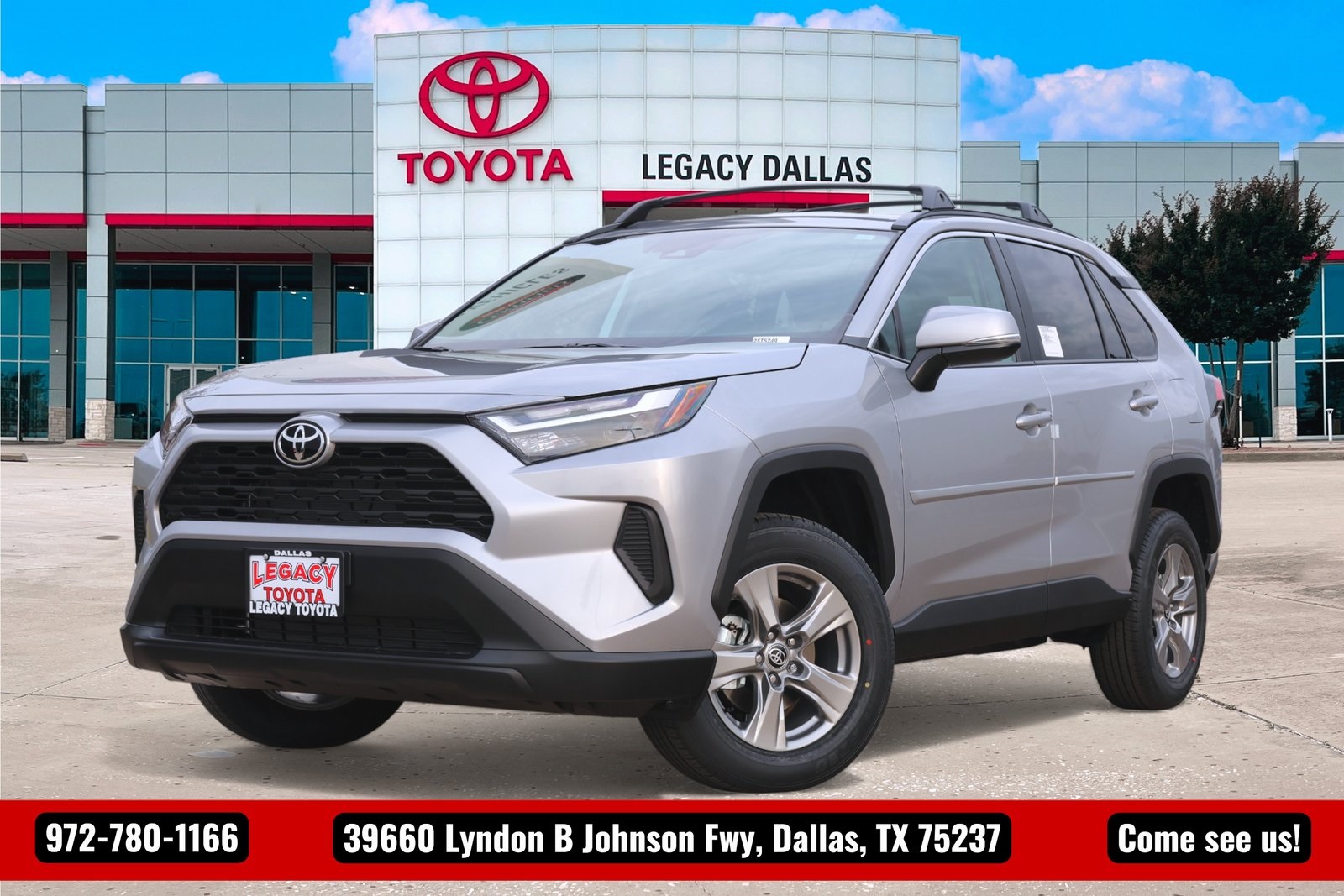 2025 Toyota RAV4 XLE's photo
