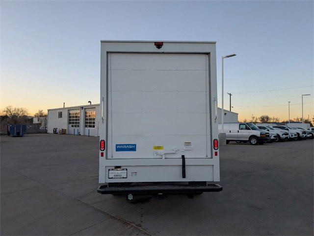 2024 Chevrolet Express Cutaway 3500 photo 2