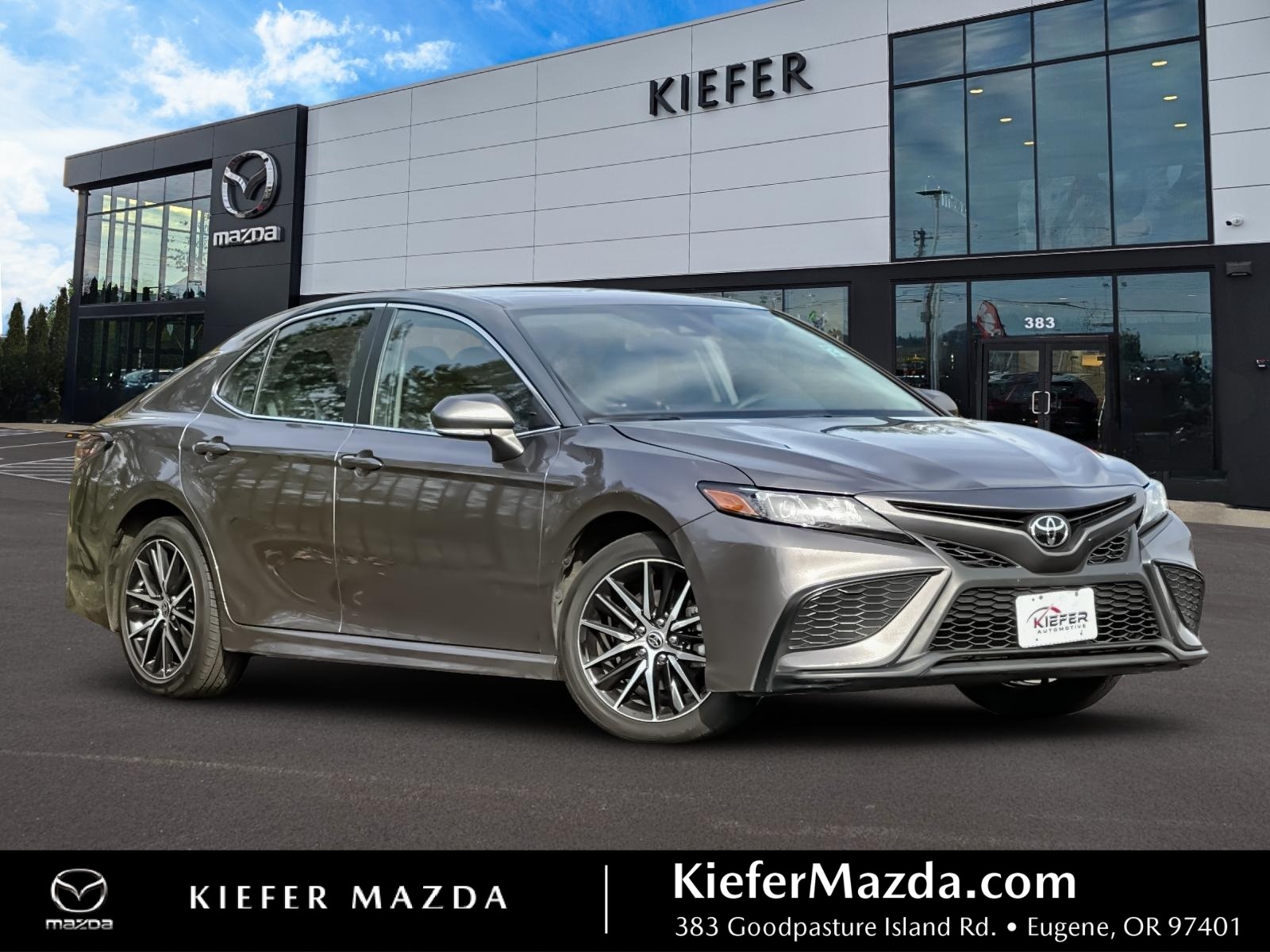 2024 Toyota Camry SE's photo