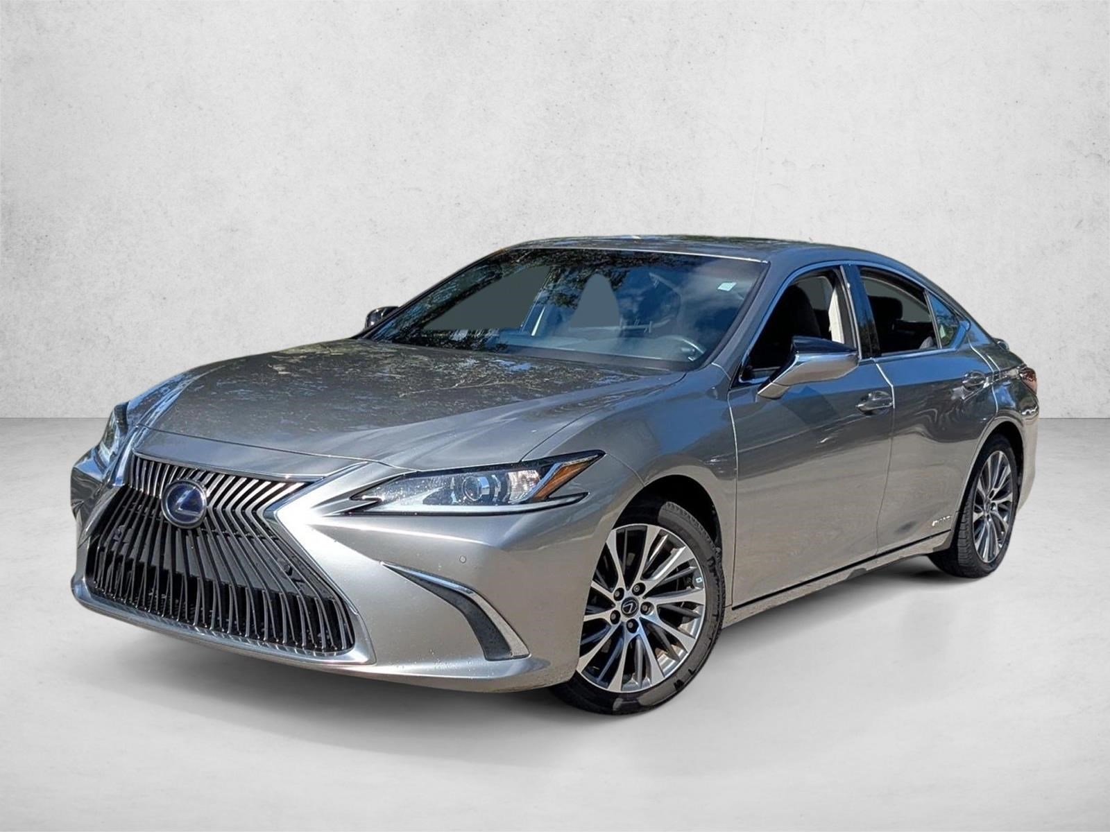 2019 Lexus ES Hybrid 300h's photo