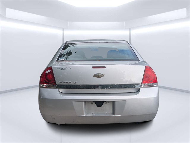 2010 Chevrolet Impala photo 3