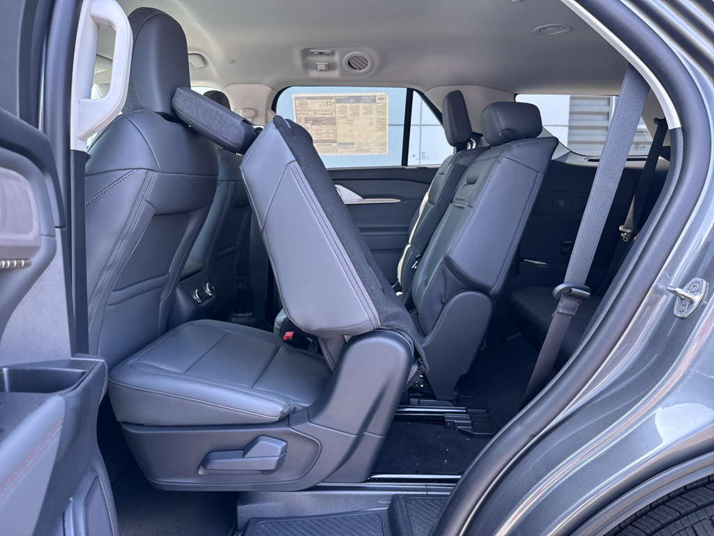 2025 Ford Explorer photo 18