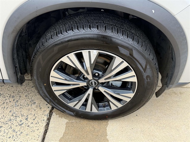 2023 Nissan Rogue SV photo 10