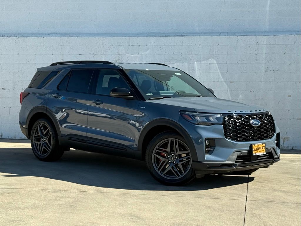 2026 Ford Explorer ST-LINE's photo