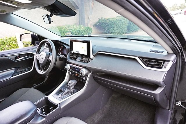 Used 2024  Toyota XLE image 9