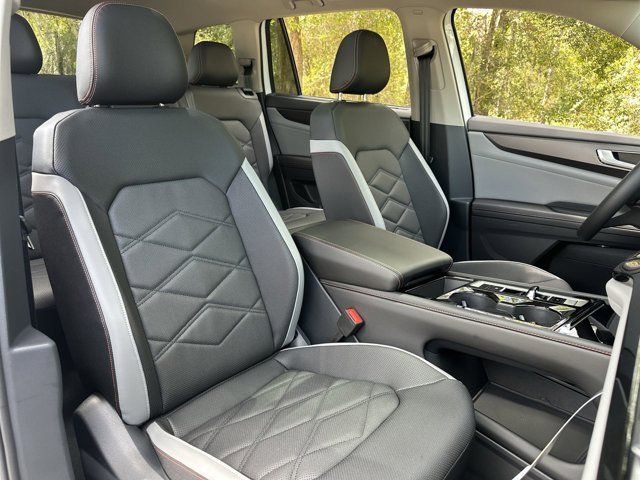 2025 Volkswagen Atlas Peak Edition SE photo 19