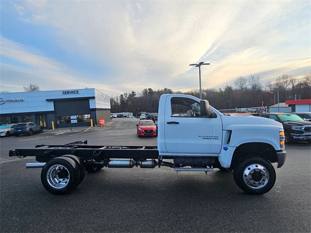 2024 Chevrolet Silverado 6500HD Work Truck photo 2