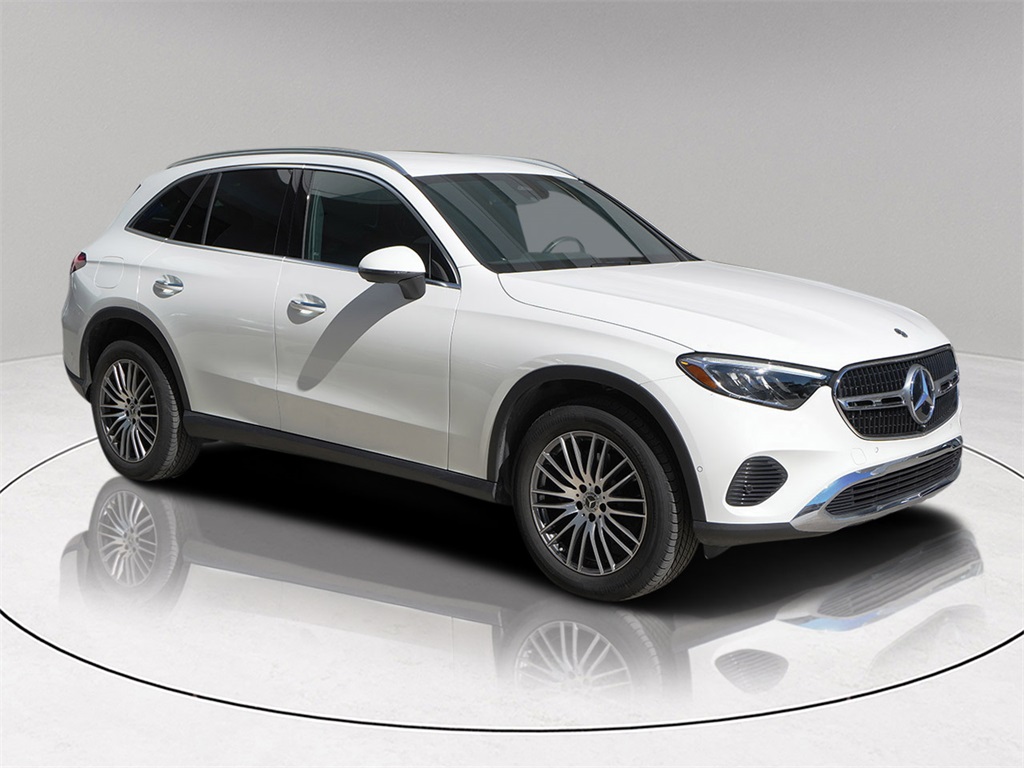 2025 Mercedes-Benz GLC Base's photo