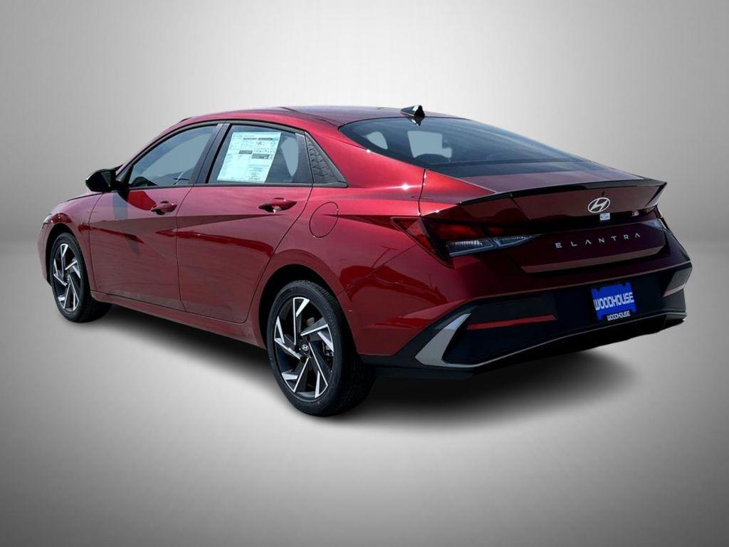 2025 Hyundai Elantra SEL Sport photo 7